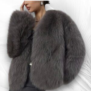 Women’s Gray Faux Fur Jacket – Soft Plush Elegant Coat